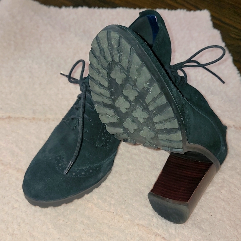 Shoes - Picture 2 of 4